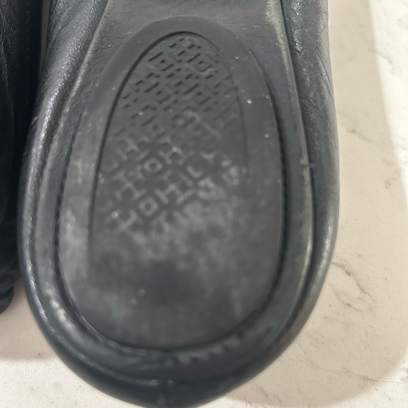 Tory Burch Black Leather Logo Ballet Flats - Picture 5 of 14